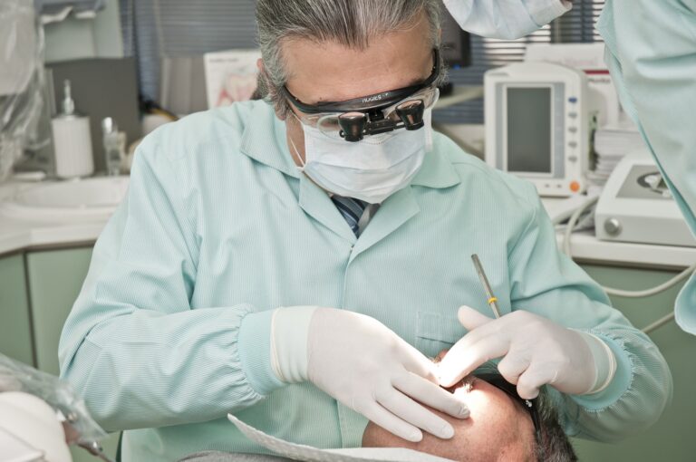 Dentist, Wisdom tooth, Wisdom tooth extraction