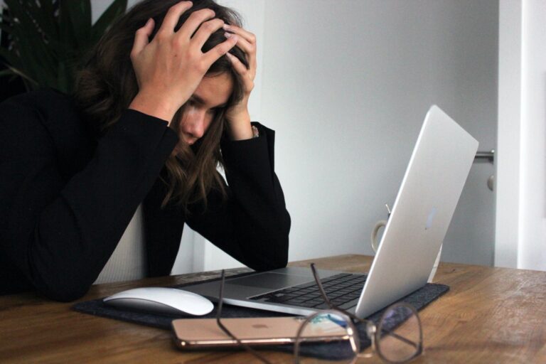 Stress, Worry, Woman at computer, Word of advice