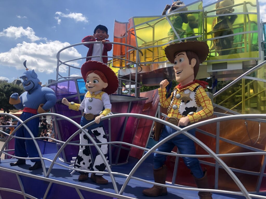 Disneyland parade, Disneyland Paris, Toy Story, Jessie, Woody, Genie