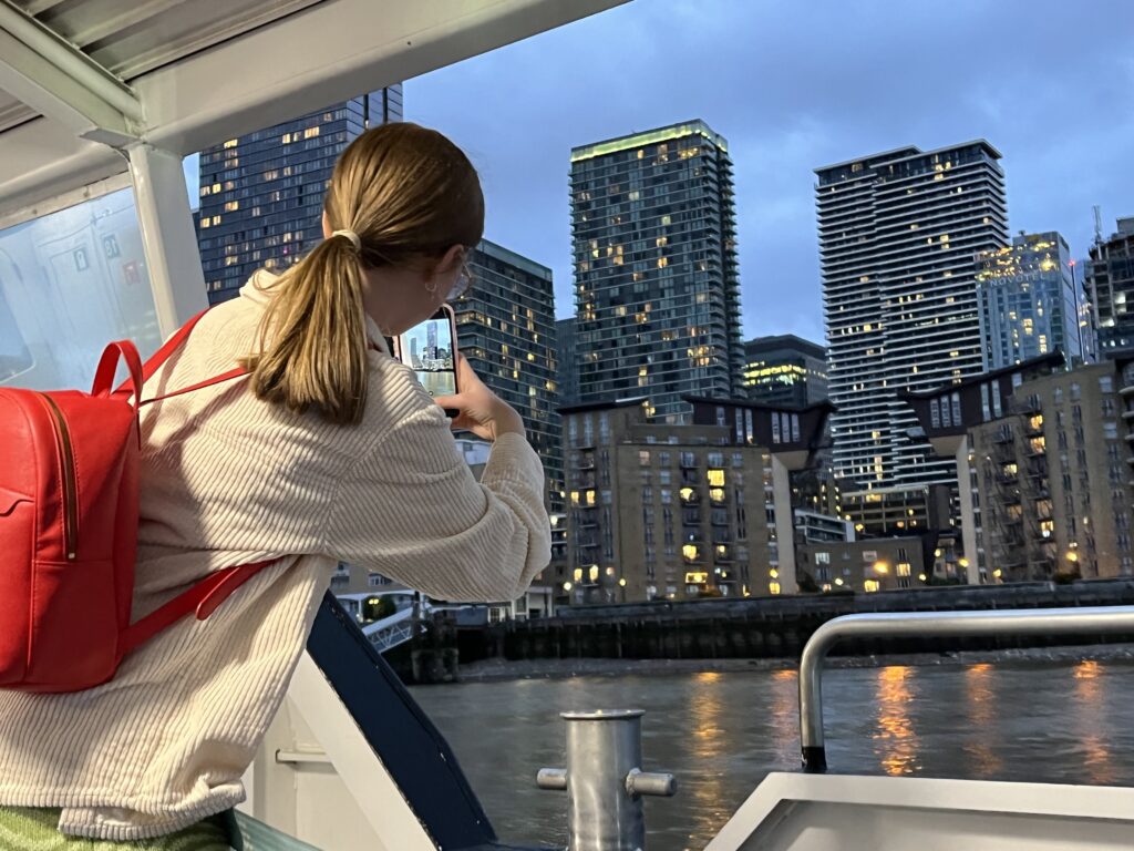 Daughter, London, Canary Wharf, London at night, River Thames, Boat trip